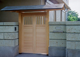 桧づくり門木戸