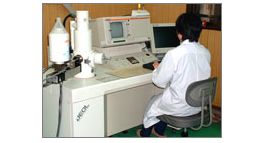 電子顕微鏡による表面解析
付属の元素分析装置で組成分析を行います