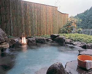 女子露天風呂「銀河」
大松閣のお湯は少しぬるめ。沸かし湯なので、湯温を40度程度に設定しております。景色を眺めながら、のんびりゆったりと浸かって下さい。