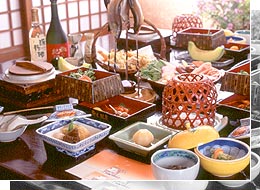 豊かな自然の恵み、旬の味覚
「山菜・川魚・自然珍味・地酒」